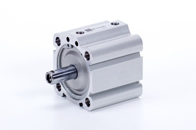 Alaphelyzetben kitolt dugattyúrúddal